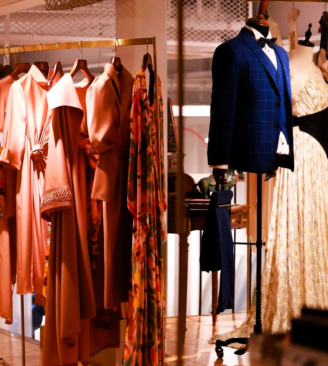 The Shopping Spectrum: Pearls, Silk, and High Fashion in Shanghai